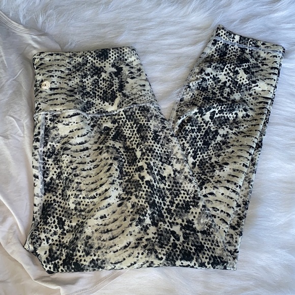 Snake Print Leggings - Picture 3 of 13